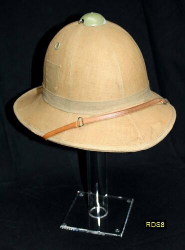 RDS8 - Helmet Stand - HS2 - Présentoir ou Porte casque (grand modèle) en acrylique transparent avec casque colonial britannique (Base 12,7 X 12,7 cm - Haut. garnd modèle 39,5 cm) - EN STOCK 